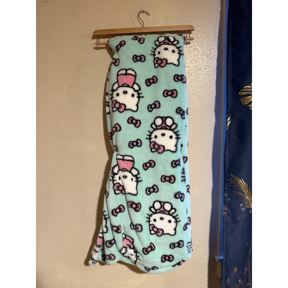 Hello Kitty Ultra Soft Turquoise Teal Throw 50" x 70"